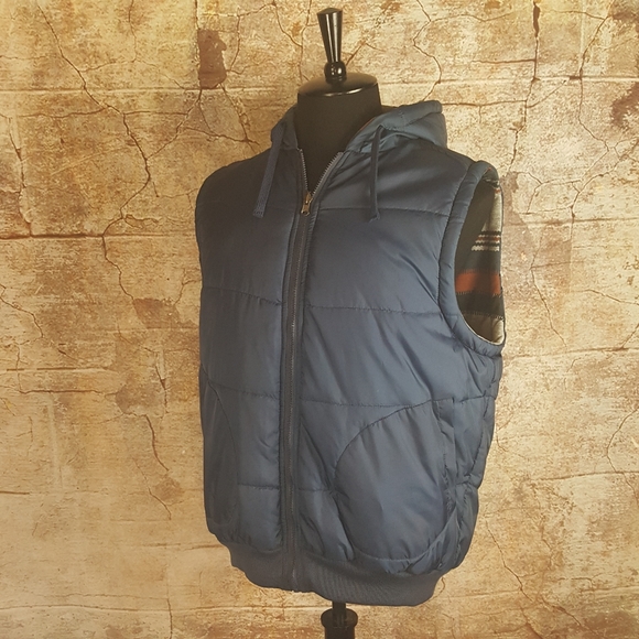 Reversible Full Zip Hoosed Vest - Picture 3 of 9